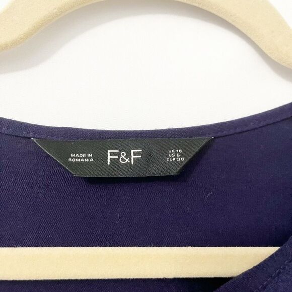 🟢F&F Blue with White Hearts Short Tie sleeve Top Size 6 - Picture 4 of 7